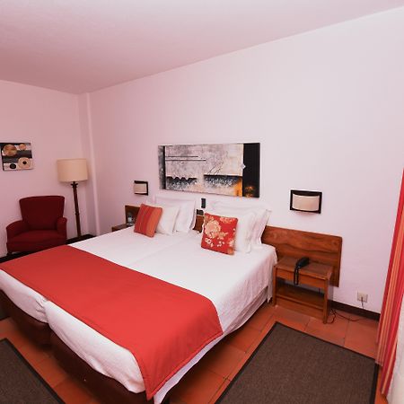 Praia Da Lota Resort - Beachfront Hotel Manta Rota Ngoại thất bức ảnh