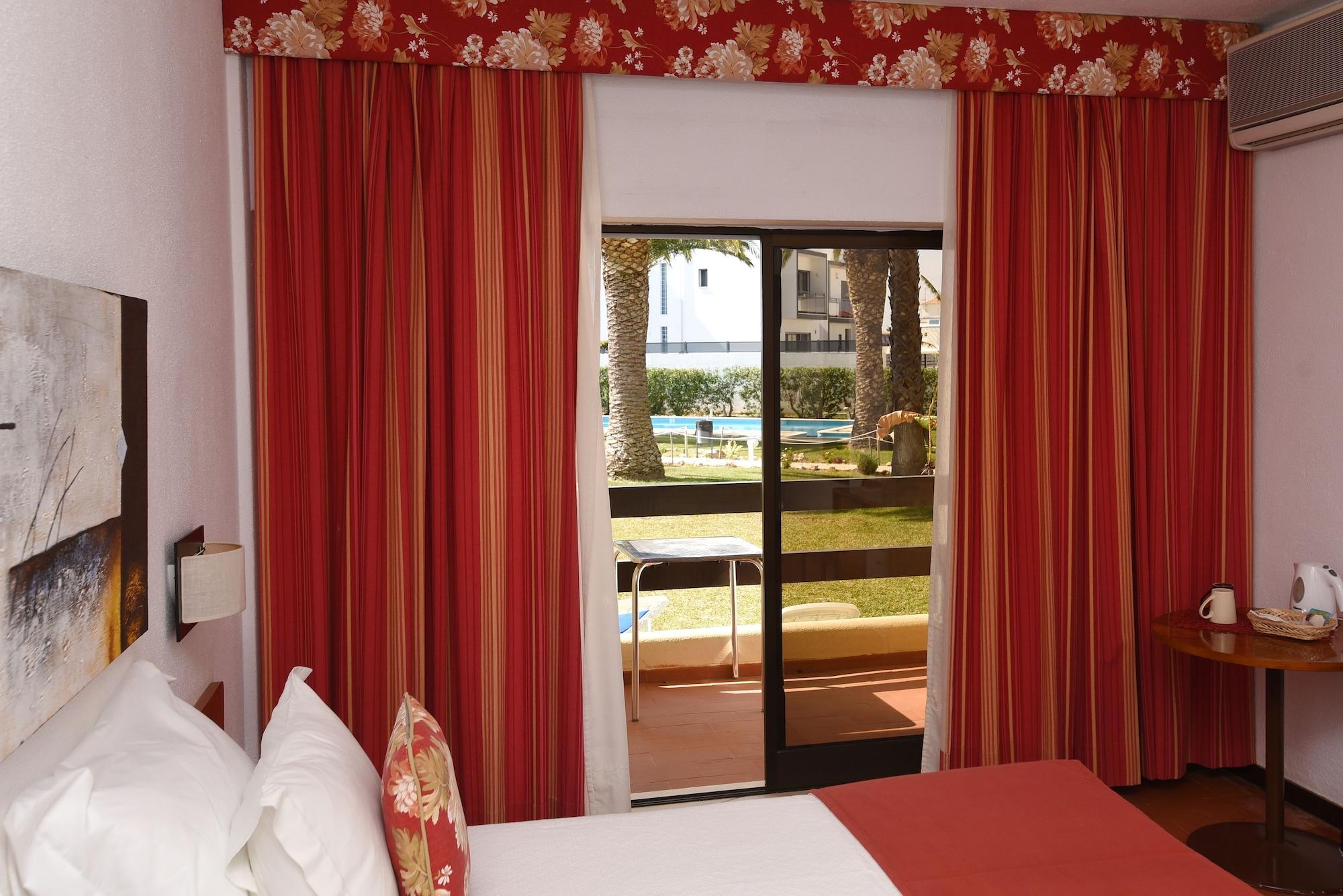 Praia Da Lota Resort - Beachfront Hotel Manta Rota Ngoại thất bức ảnh