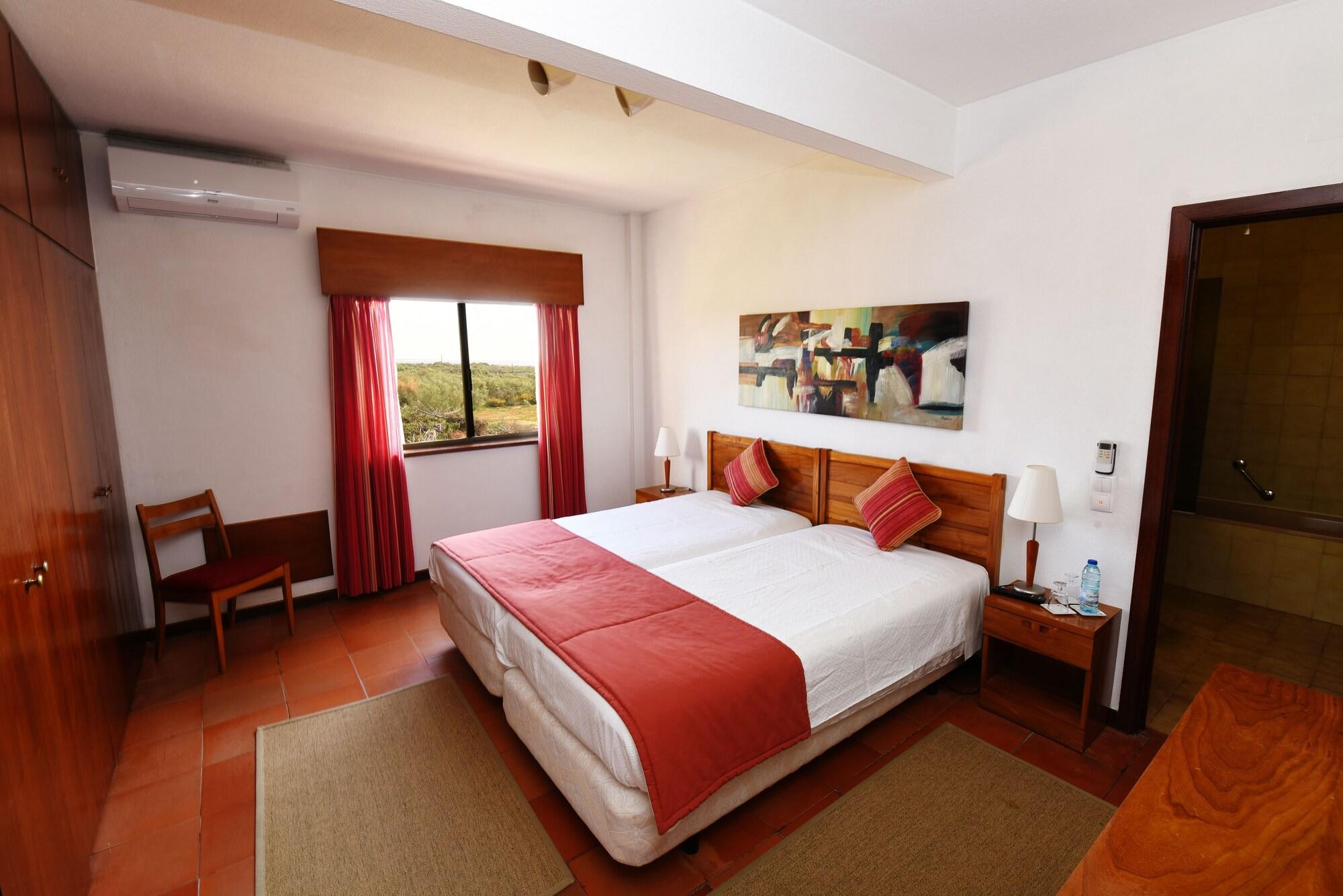 Praia Da Lota Resort - Beachfront Hotel Manta Rota Ngoại thất bức ảnh