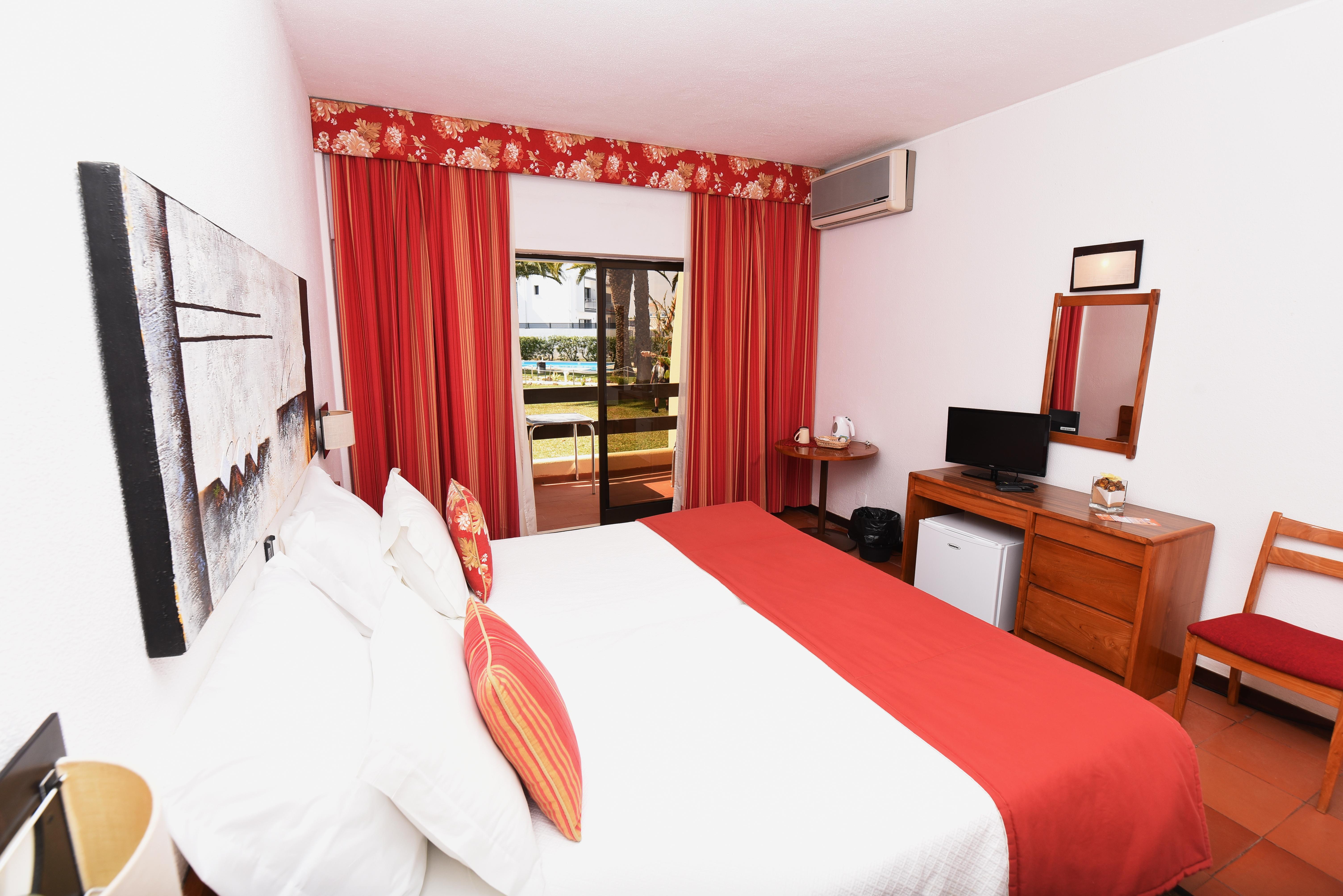 Praia Da Lota Resort - Beachfront Hotel Manta Rota Ngoại thất bức ảnh
