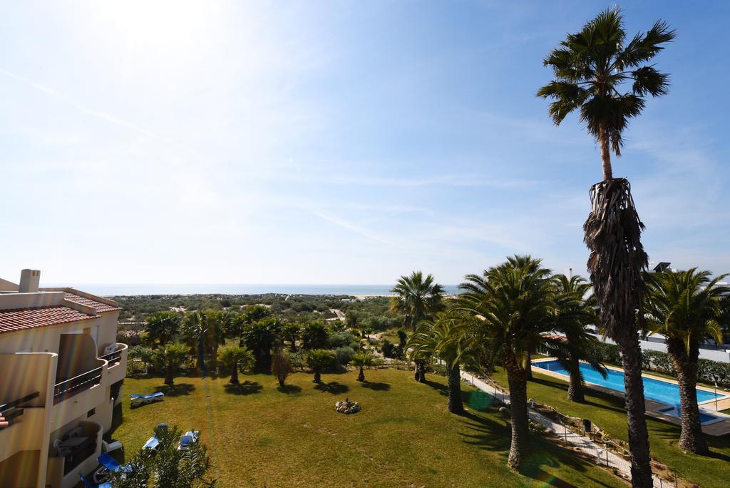 Praia Da Lota Resort - Beachfront Hotel Manta Rota Ngoại thất bức ảnh