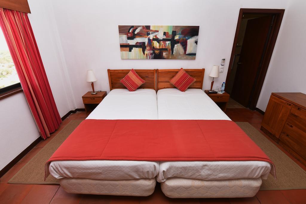 Praia Da Lota Resort - Beachfront Hotel Manta Rota Ngoại thất bức ảnh