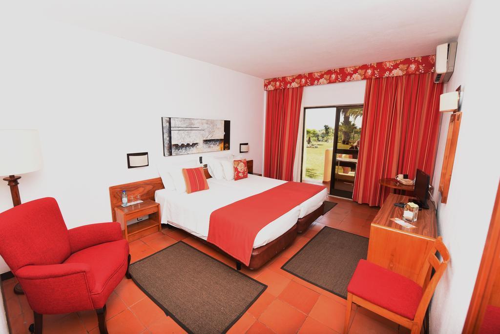 Praia Da Lota Resort - Beachfront Hotel Manta Rota Ngoại thất bức ảnh