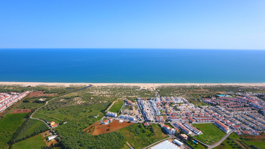 Praia Da Lota Resort - Beachfront Hotel Manta Rota Ngoại thất bức ảnh
