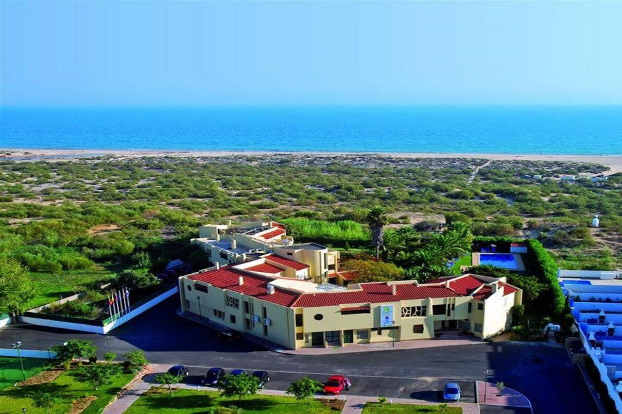 Praia Da Lota Resort - Beachfront Hotel Manta Rota Ngoại thất bức ảnh