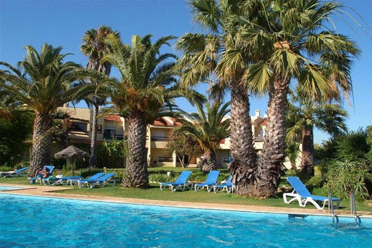Praia Da Lota Resort - Beachfront Hotel Manta Rota Ngoại thất bức ảnh